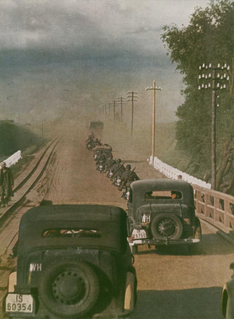0014_Дорога на восток, Восточный фронт, август 1942 г..jpg