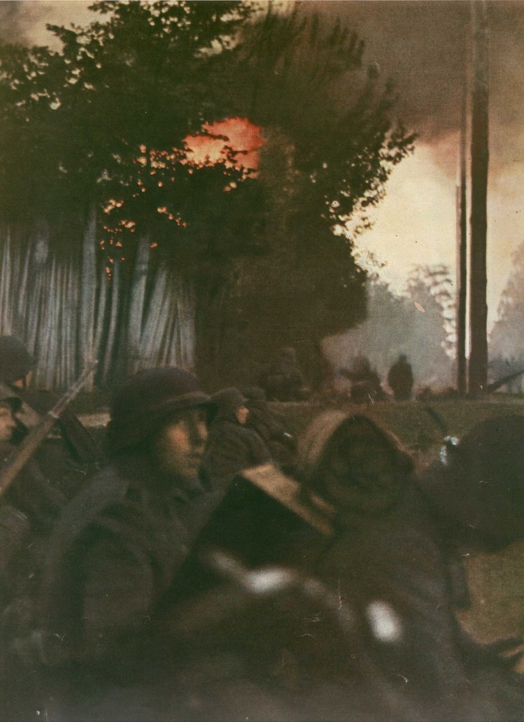 0016_Минуты перед боем, немецкая пехота готовится к атаке..jpg