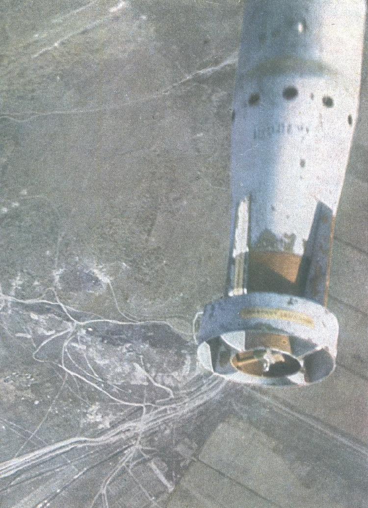 0047_Бомбы падают на позиции врага, лето 1944 г..jpg