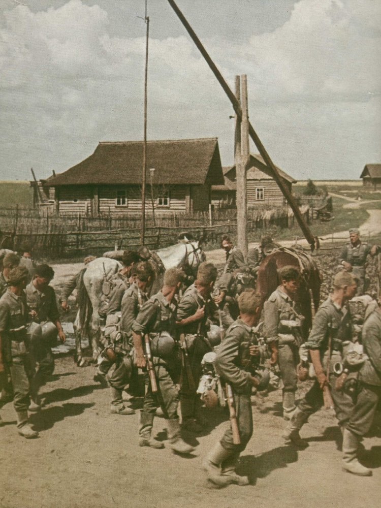 0054_Немецкая пехота на марше, Восточный фронт, июль 1941 г..jpg