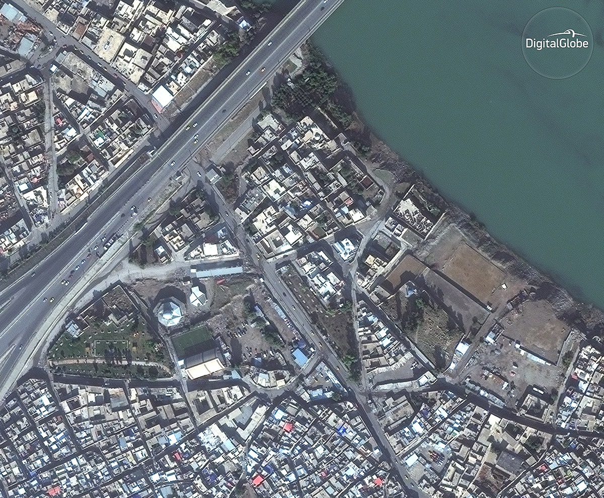 05_5th-bridge-and-buildings_13nov2015_wv2_digitalglobe_wm.jpg
