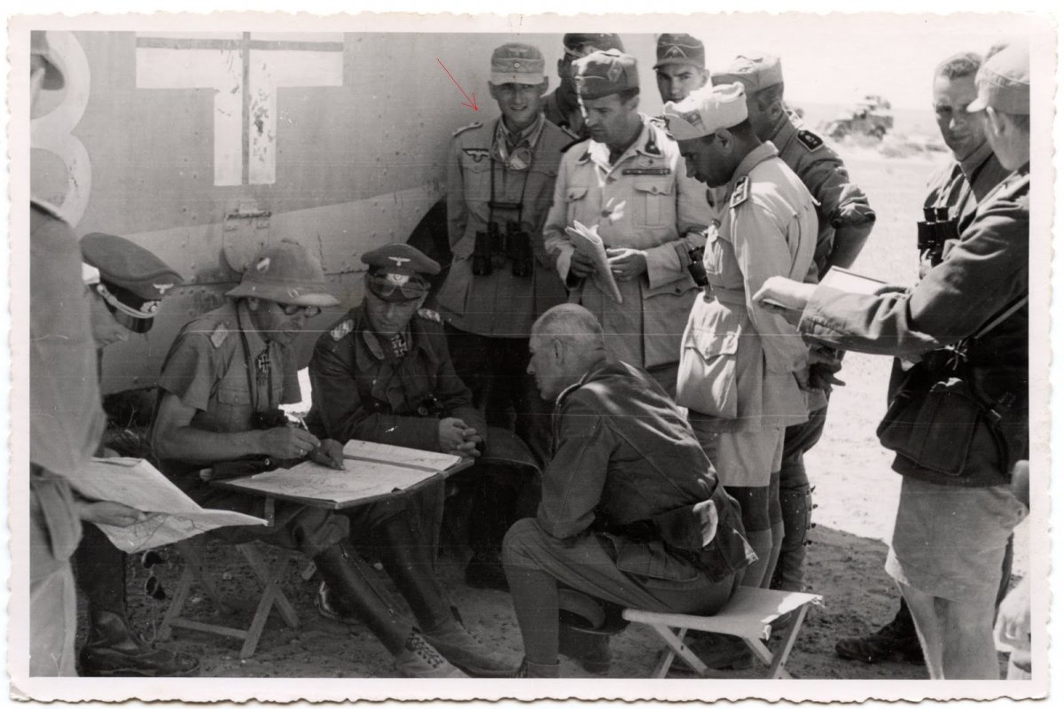 0741 Erwin Rommel Afrikakorps discussing strategy.jpg