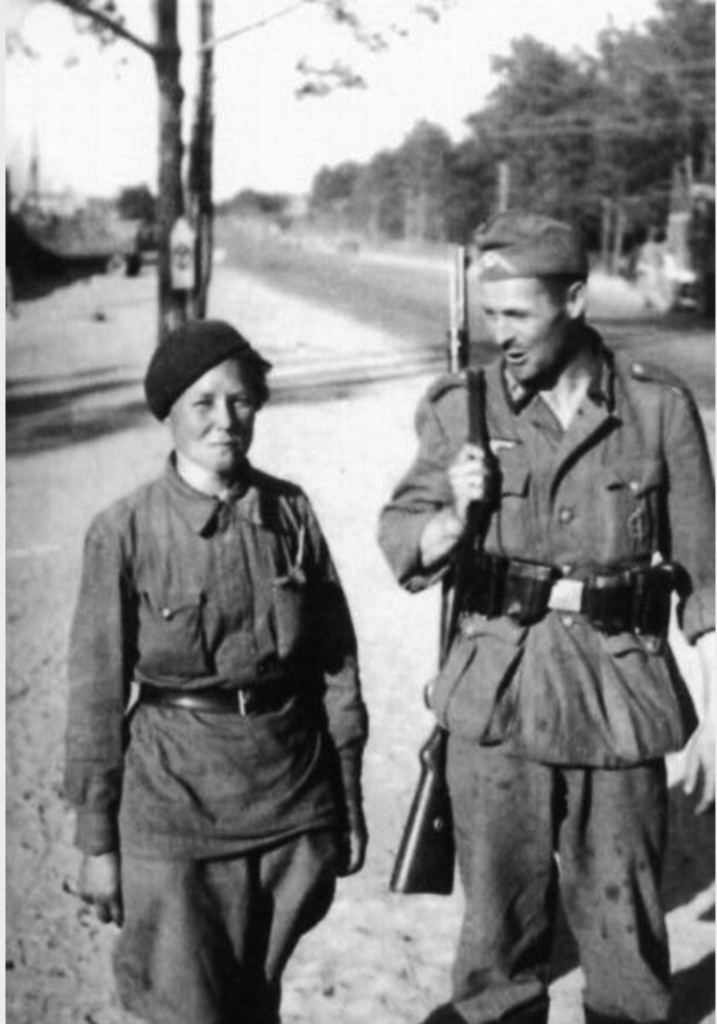 Девочка взята в плен. Наталья белозерская снайпер. Девочка взята в плен. Девочка взята в плен. Военнопленные женщины 1941.