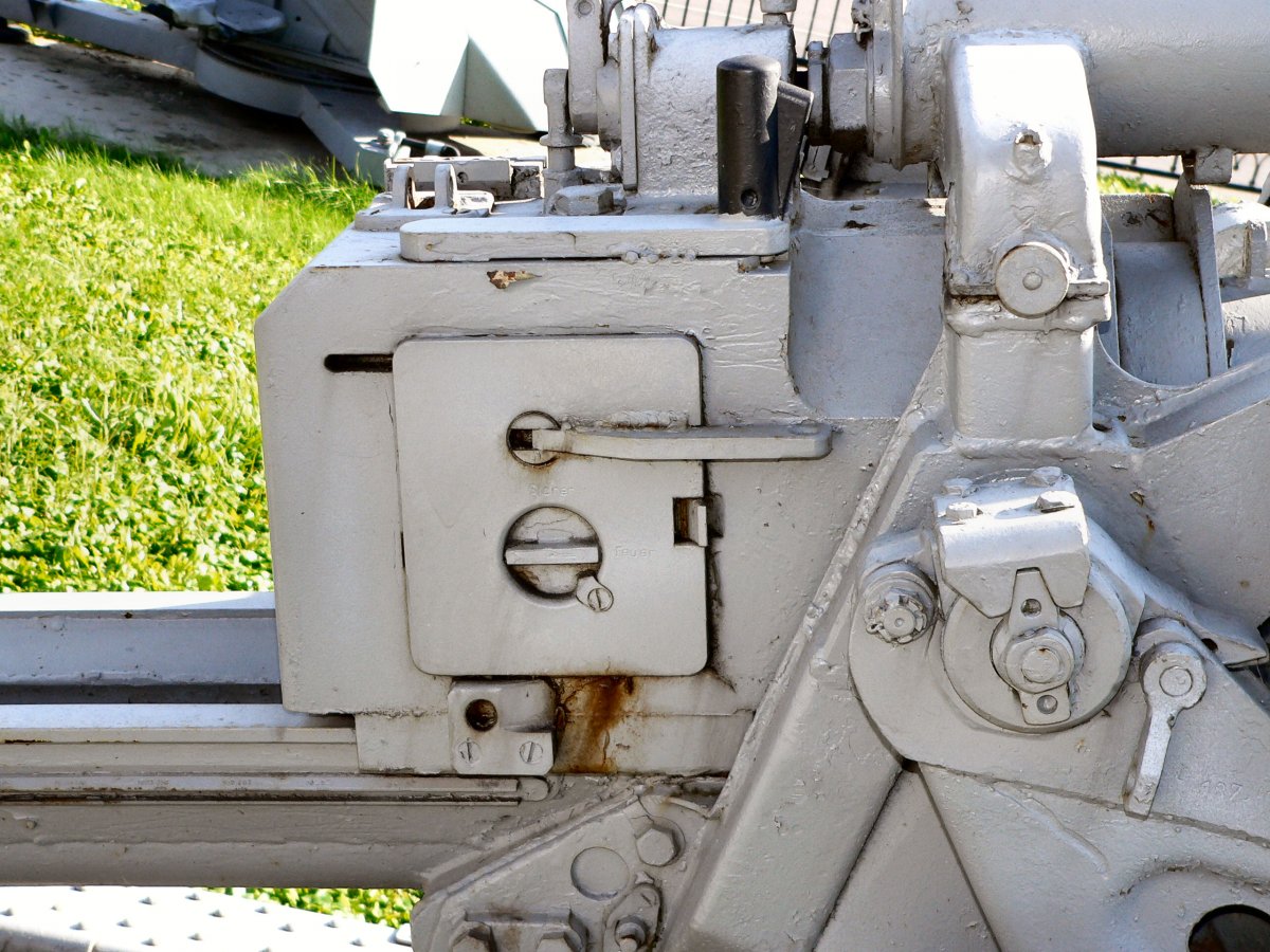 10.5_cm_gebh_40_howitzer_09_of_84.jpg