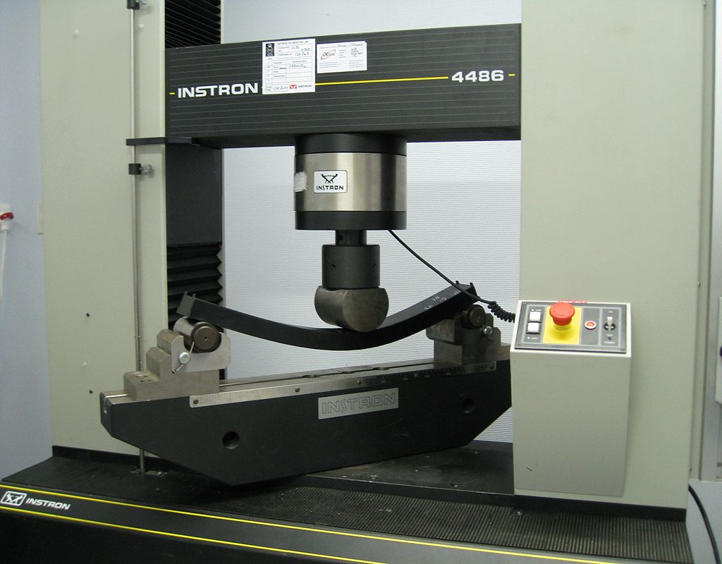 1024px-Three_point_flexural_test.jpg