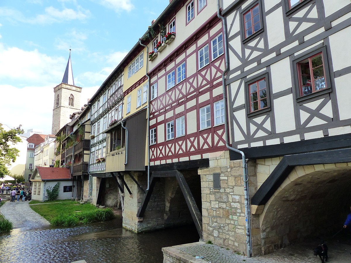 1200px-Krämerbrücke_in_Erfurt_70.jpeg