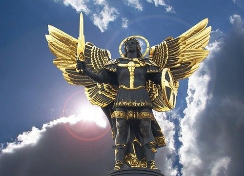 120264617_tumblr_miqdakAnhg1ry5dwqo1_500Arhangel_Mihail_ohranyaet_Kiev.jpg
