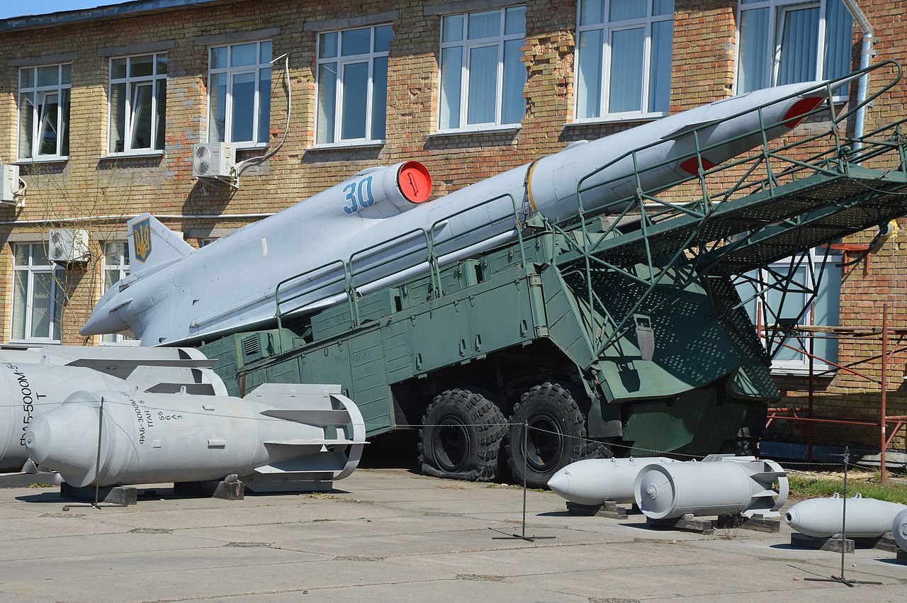 1280px-Tu-141_Strizh_Kiyv_2019_01.jpg