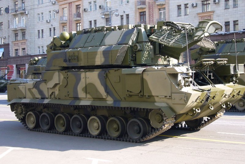 1350442577_1280px-VDay_Parade_Rehearsal_Moscow04.jpg