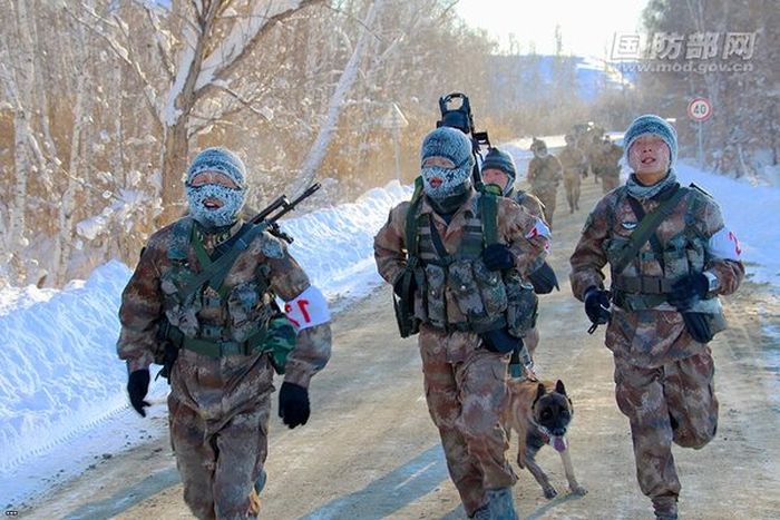 1480491622_running_in_the_army_02.jpg