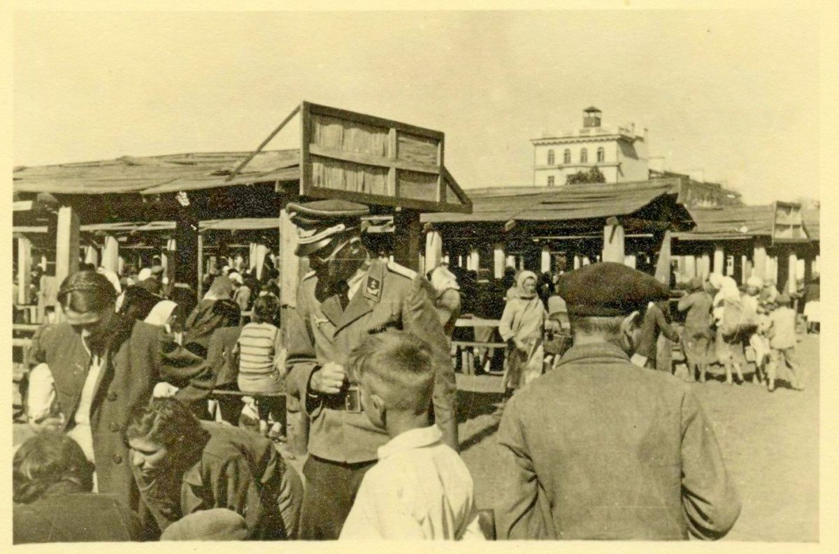 1942 Ukraine Winnyzja Winniza Винница Markt Einheimische1.jpg