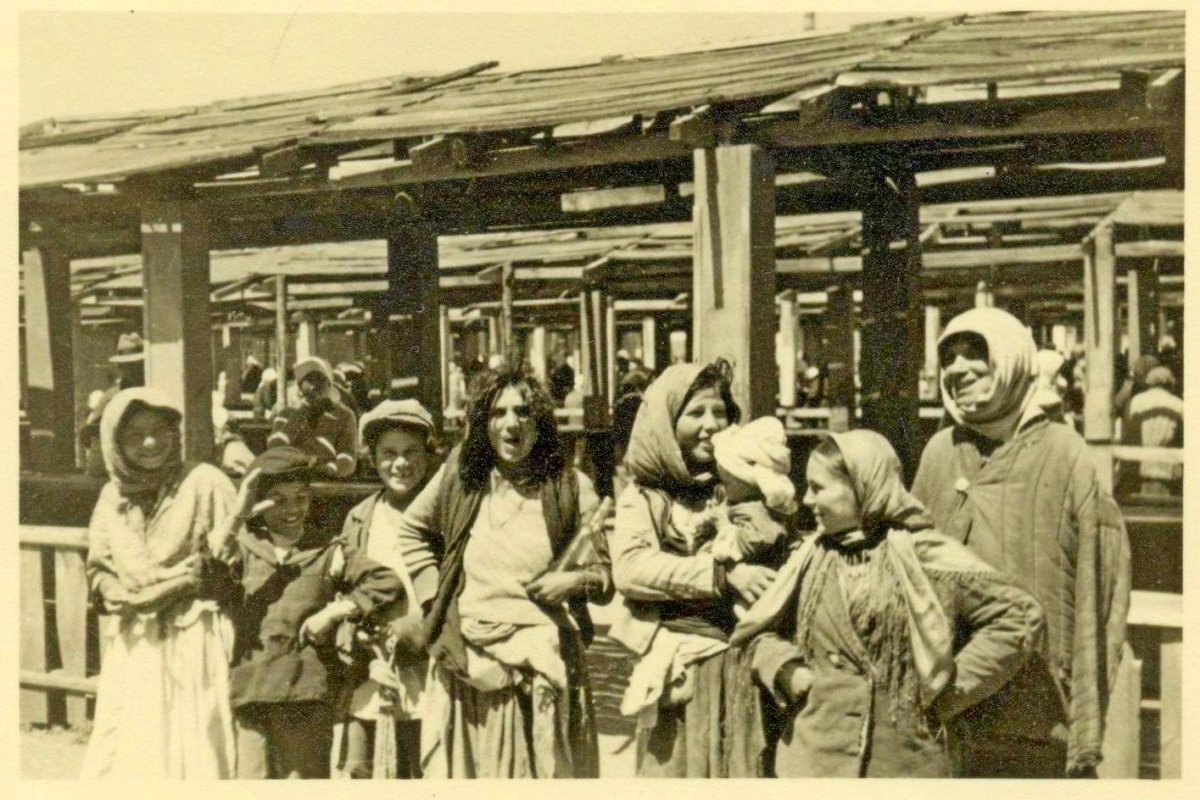 1942 Ukraine Winnyzja Winniza Винница Markt Einheimische2.jpg