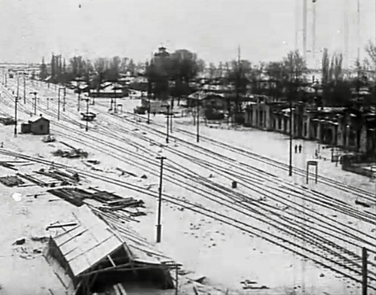 1944 январь. Житомир.  Железнодорожный  вокзал. Вид с Киевского моста-фр.jpg