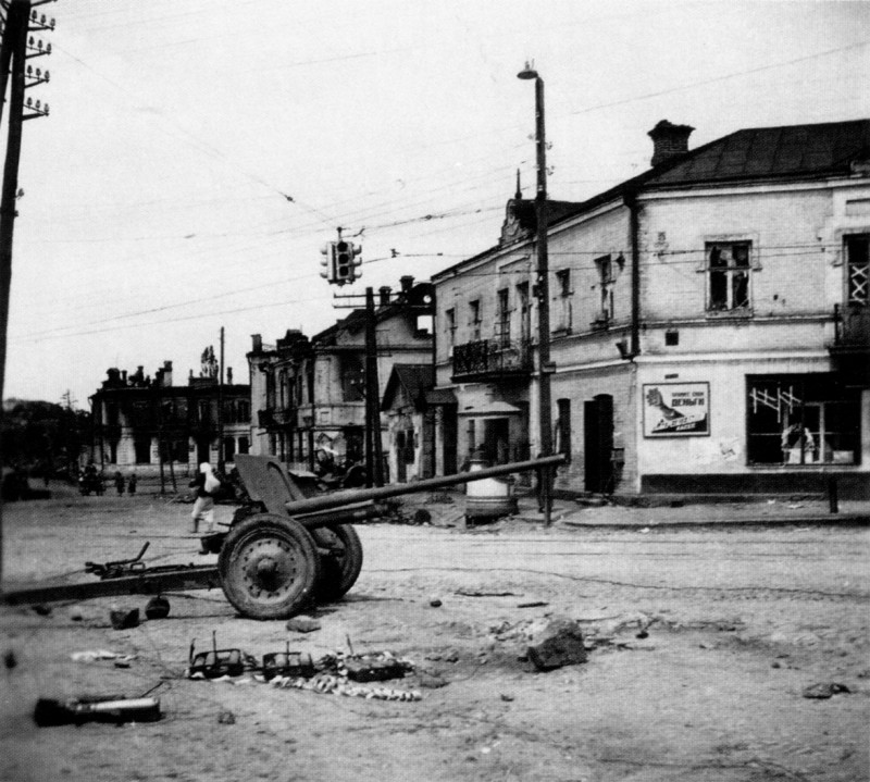 1Винница Угол Киевской-Коцюбинского Июль 1941 г.-.jpg