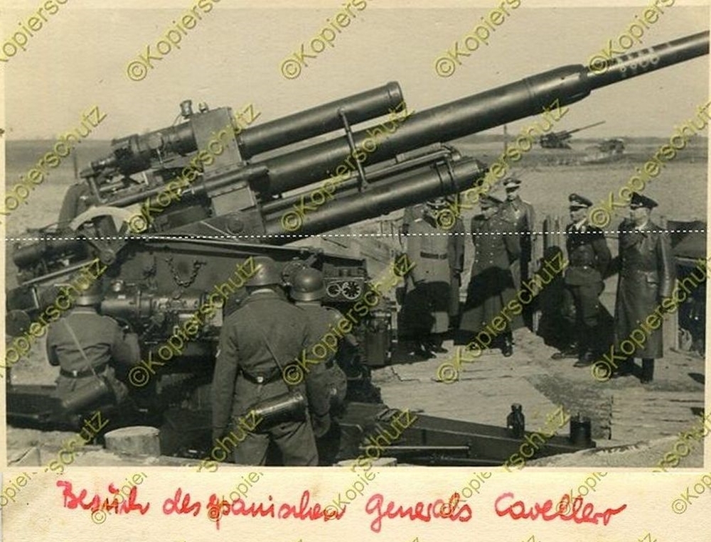 2 Винница Успешное орудие Испанский генерал (erfolgreiche Flak, spanischer General Winniza 1942).jpg