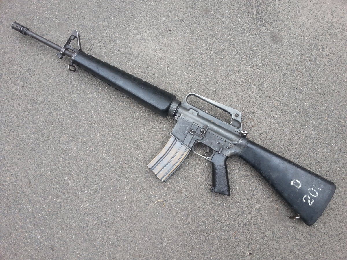 М 16 в россии. Винтовка m16a1 Colt. M16 винтовка. M-16 штурмовая винтовка. Калибр винтовки м 16.