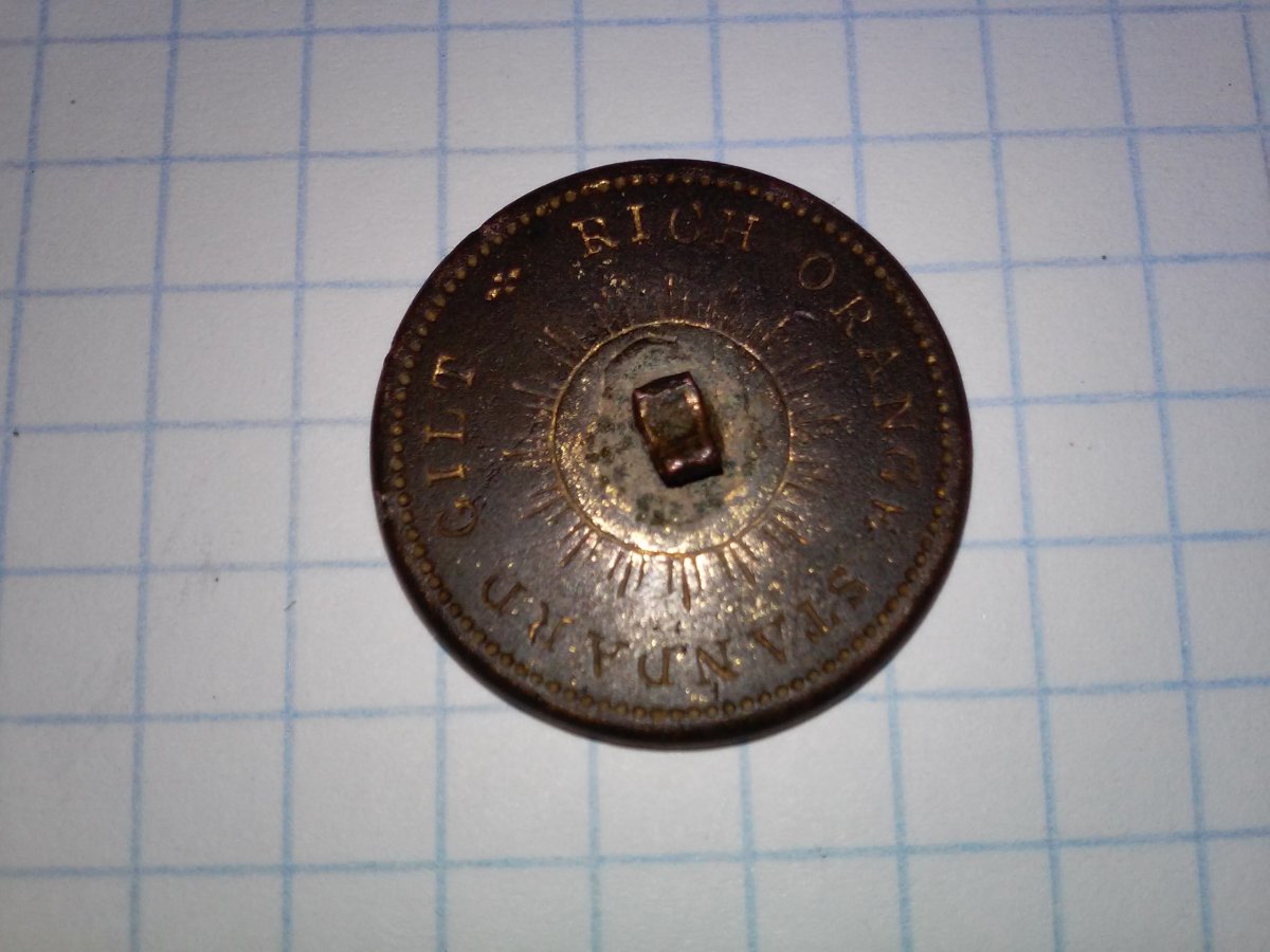 пуговица оторвалась. оторванная пуговица рисунок. пуговица оторвана причастие. пуговица rich treble gilt. оторвалась пуговица примета.