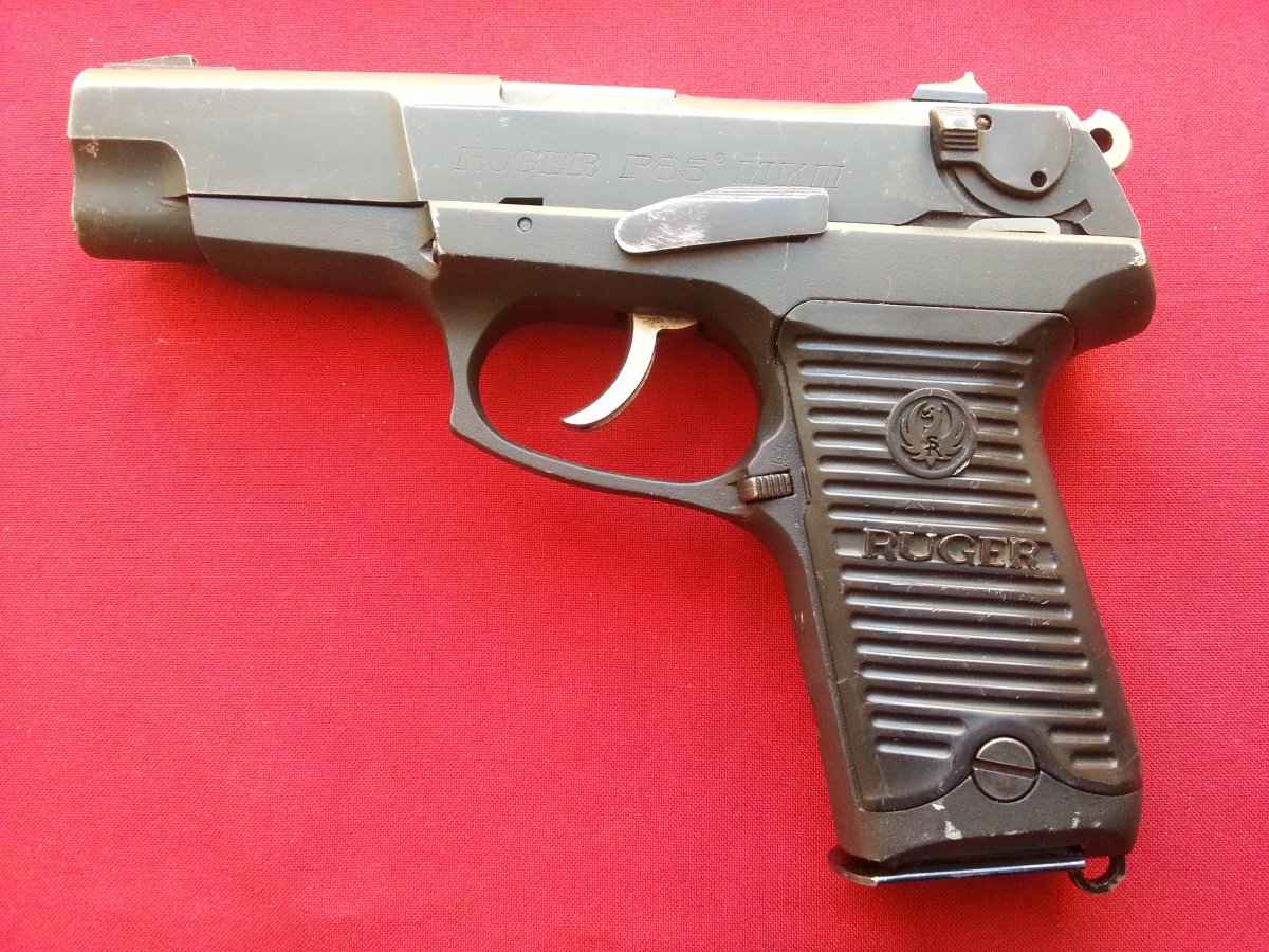 Продам Макет пистолета Ruger P85 Mark II № 302-76404.
