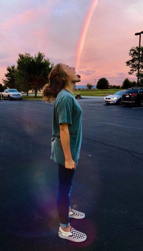 30+ People Who Use Power of Perspective and Create Incredible Optical Illusion Photos.jpeg