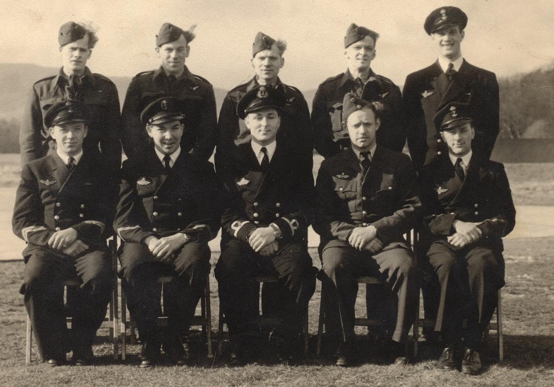 330Sqn_group.jpg