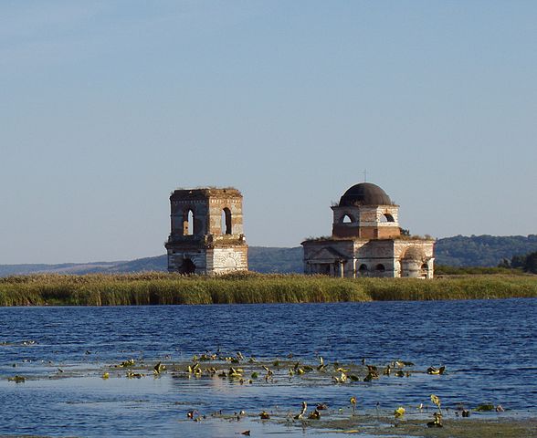 588px-Husintsi_Church-2009.jpg