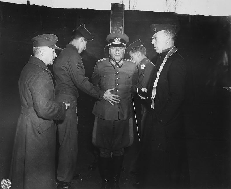 800px-Anton_Dostler_1945_a.jpg