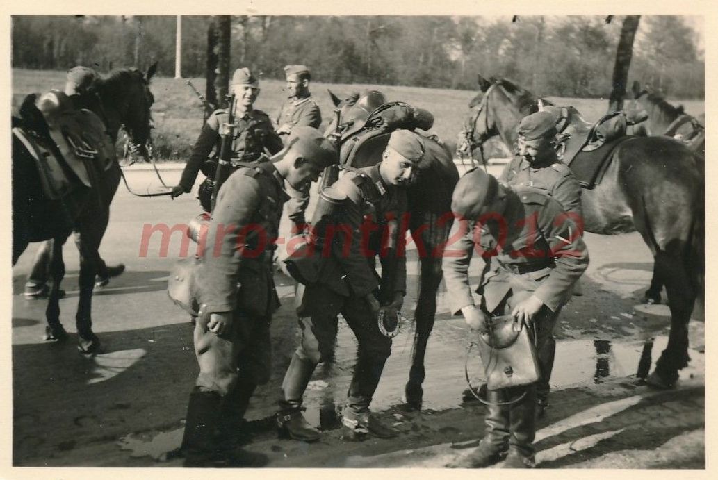 A.R.194 rtg. Winniza, Marschpause Waschen, Repar., Essen --.jpg