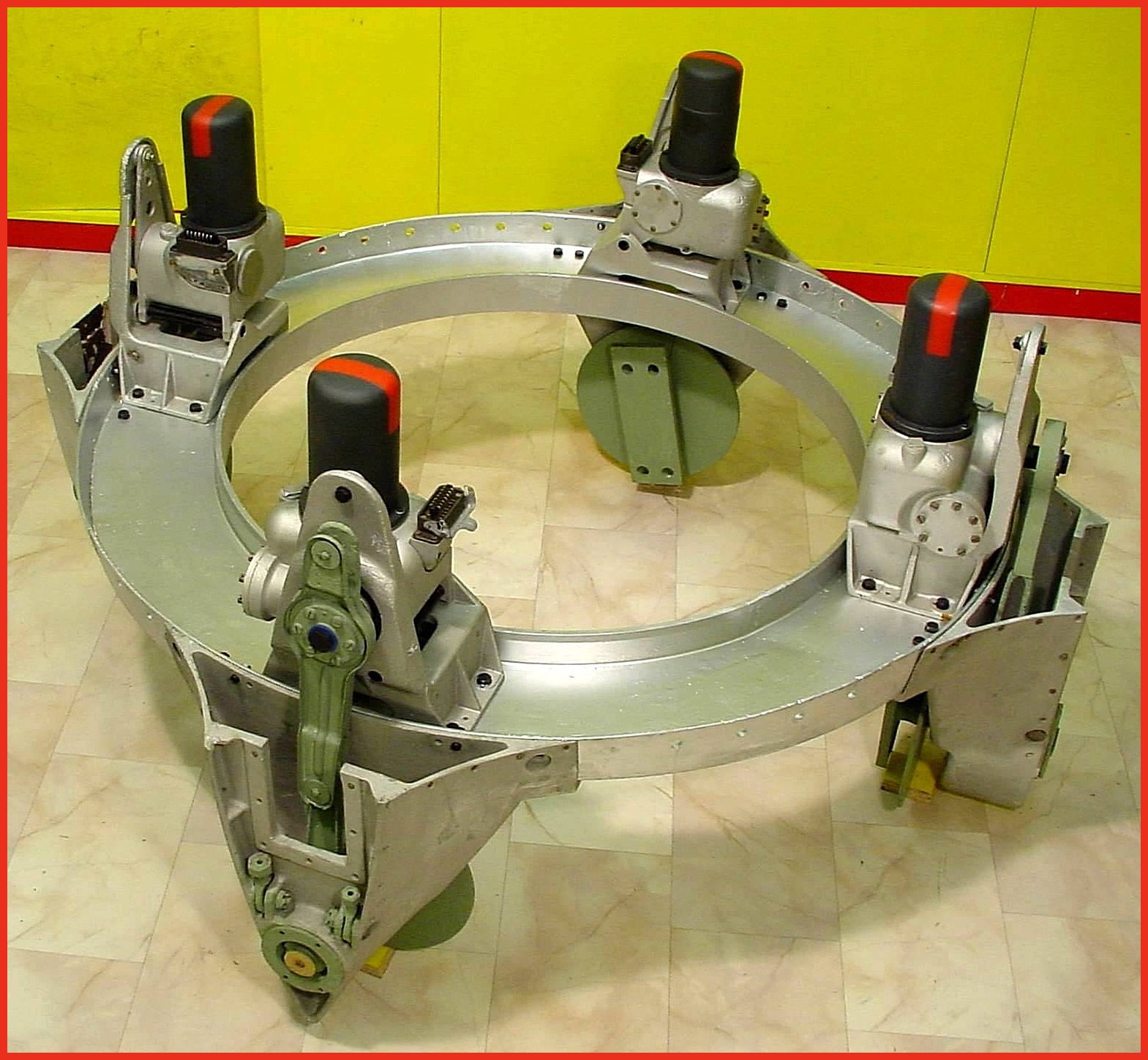 A4-V-thrust-ring-servos.jpg