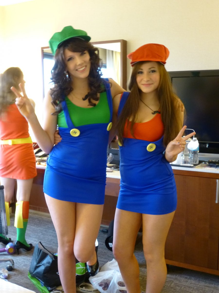 acen__2013_mario_and_luigi_by_the_mario_sisters-d682rd3.jpg