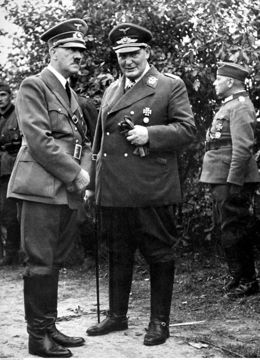 Adolf_Hitler_w_rozmowie_z_Hermannem_Goringiem_(2-13).jpg