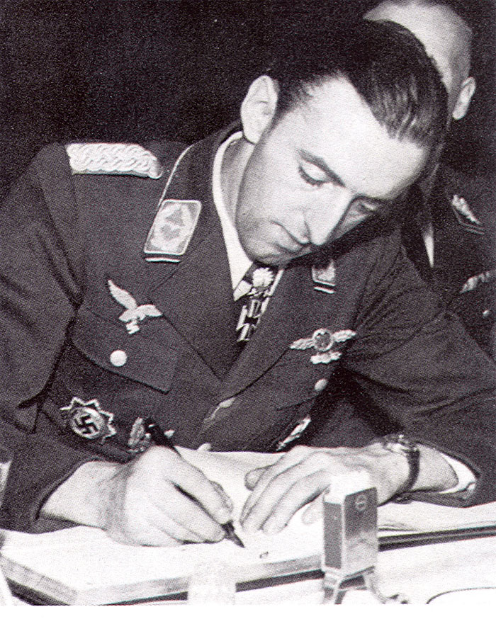 Aircrew-Luftwaffe-pilot-9.JG52-Hermann-Graf-Germany-1942-01.jpg