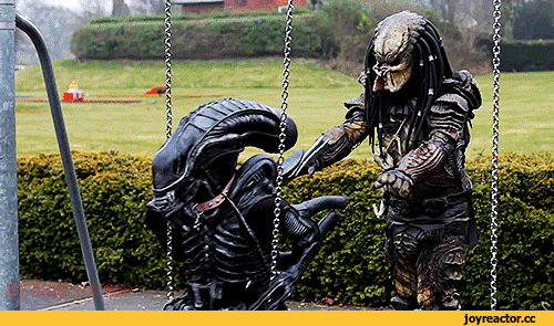 alien-vs-predator-гифки-качели-Xenomorph-3688157.gif