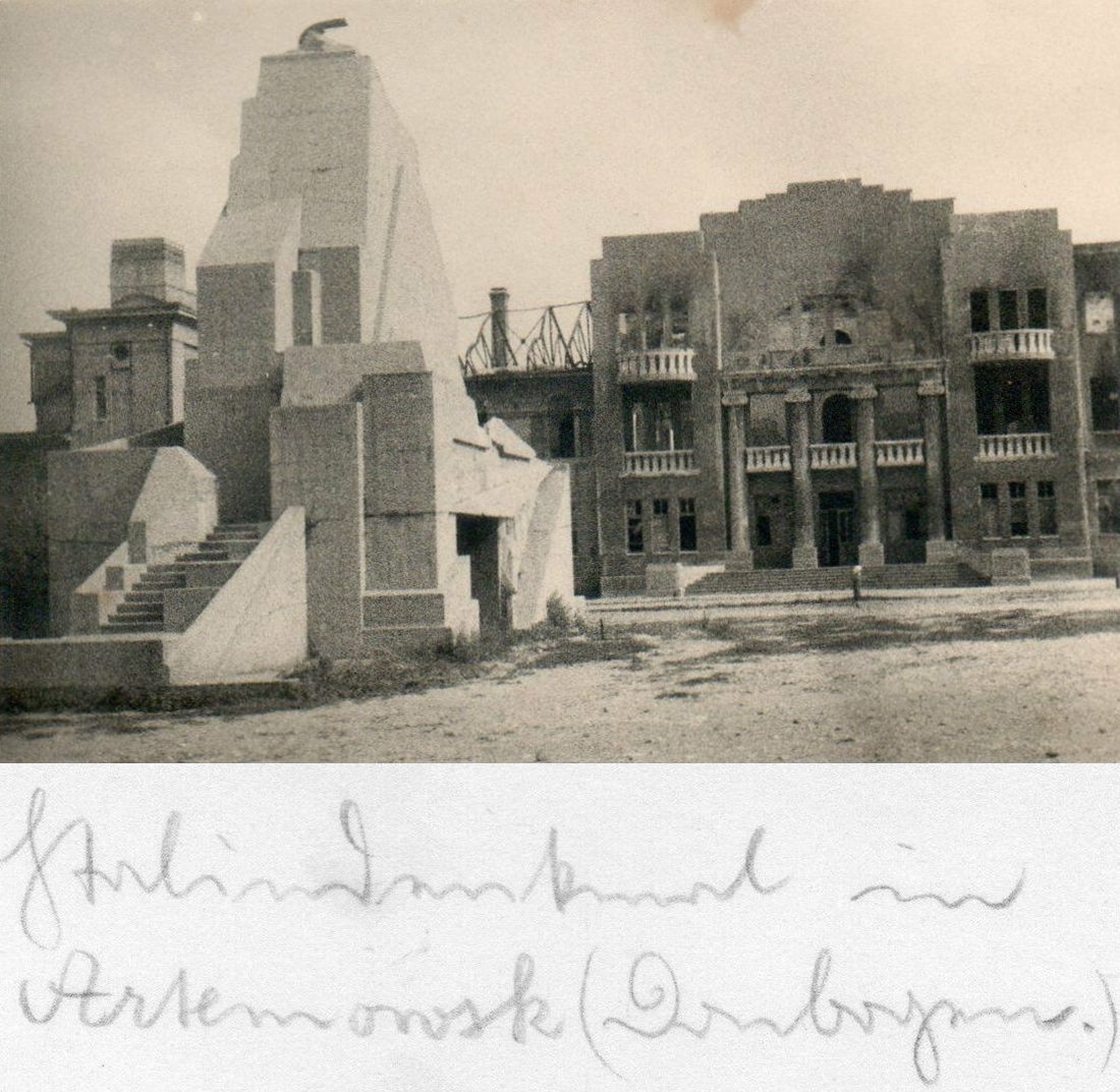 Артёмовск Разрушенный памятник 1942 г.page.jpg