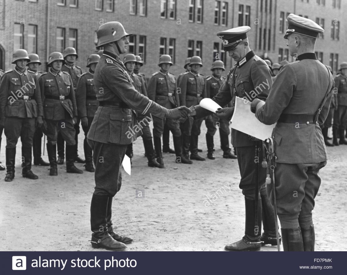 awarding-of-service-decorations-to-members-of-the-wehrmacht-1936-FD7PMK.jpg