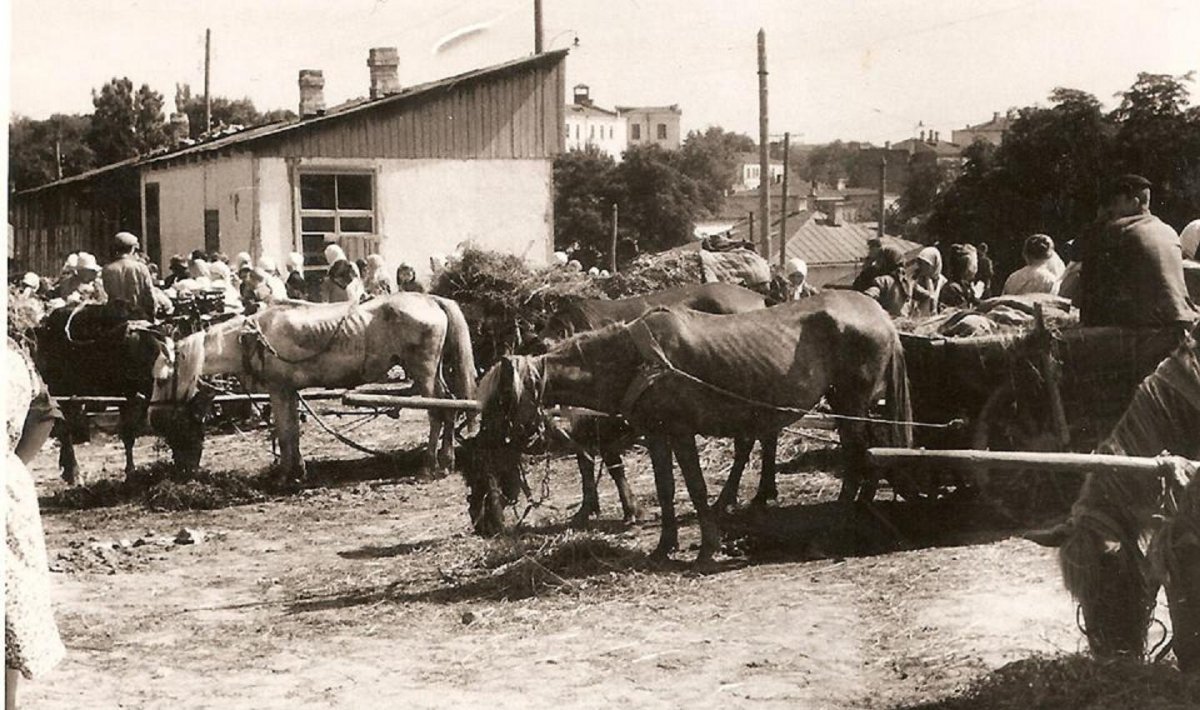 Базар «Каліча». Верхня частина базару, де  торгували  з возів. 1941 г..JPG