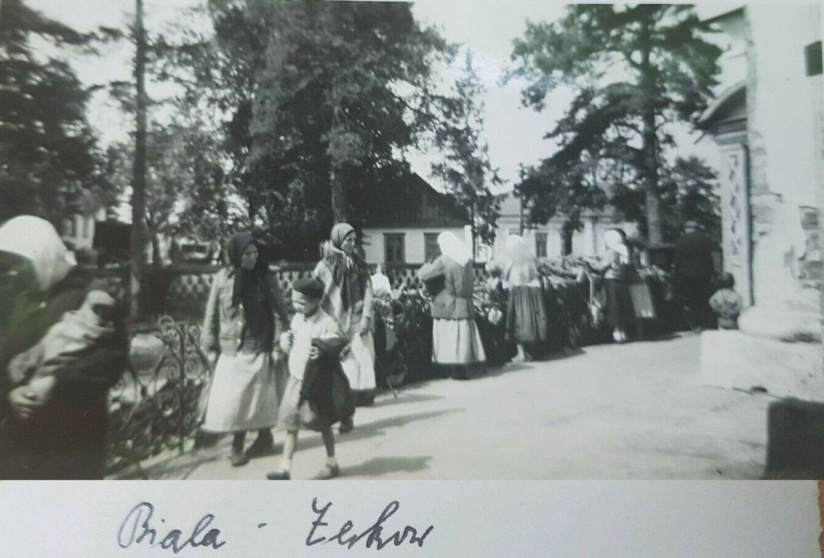 Белая Церковь Жители возле церкви 1941-1943 г. page.jpg