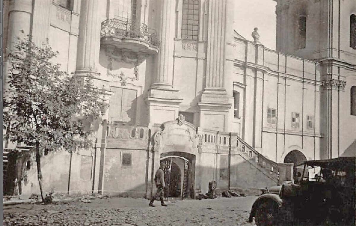 Бердичев (Deutsche Soldaten vor Kloster in Berditschew) 1941-1943 г..jpg