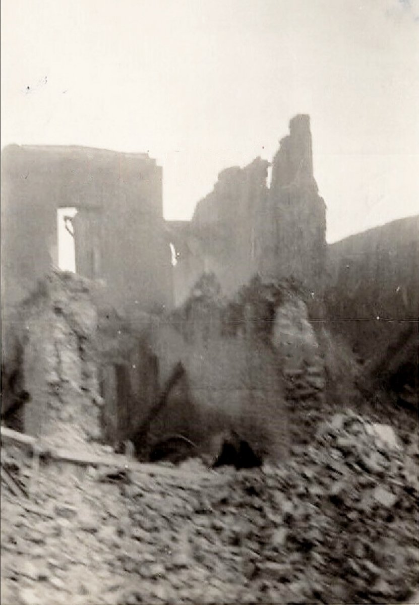 Бердичев Развалины монастыря после пожара (Nach Brand Klosterreste in Berditschew) июдь 1941г..jpg