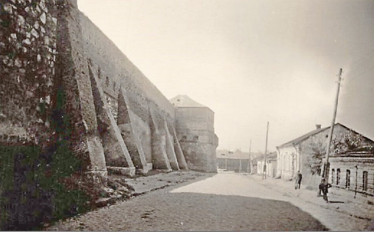 Бердичев (Viertel an den Klostermauern in Berditschew) 1941-1943 г..jpg
