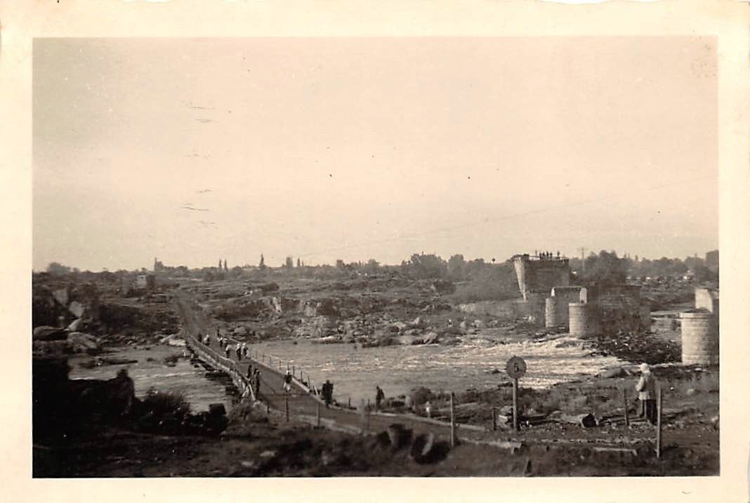 Бердичев Взорванный и временный мосты 1941 г. (Gesprengte Brücke mit Behelfsbrücke Berdyschiw).jpg