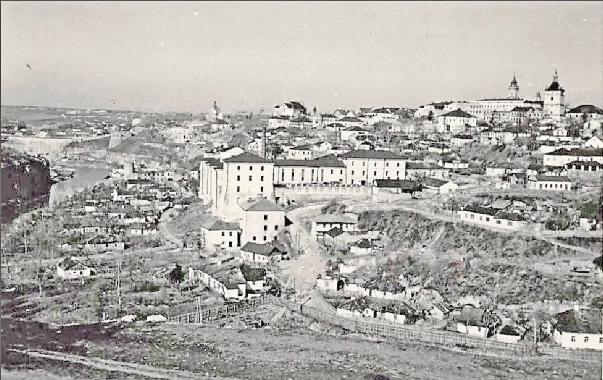 Blick auf die Burg und Kirche Kamenez-Podolsk) 1941-1943 г..jpg