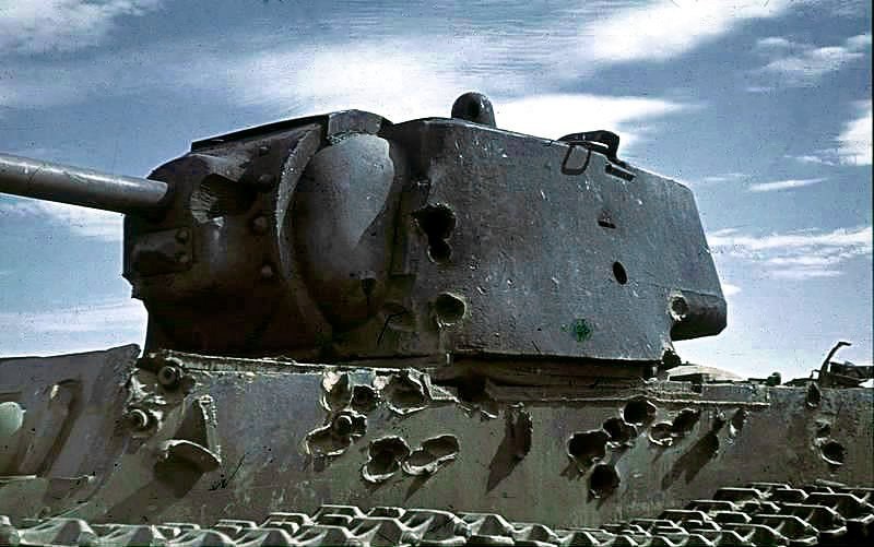 Борт советского тяжёлого танка КВ-1.jpg