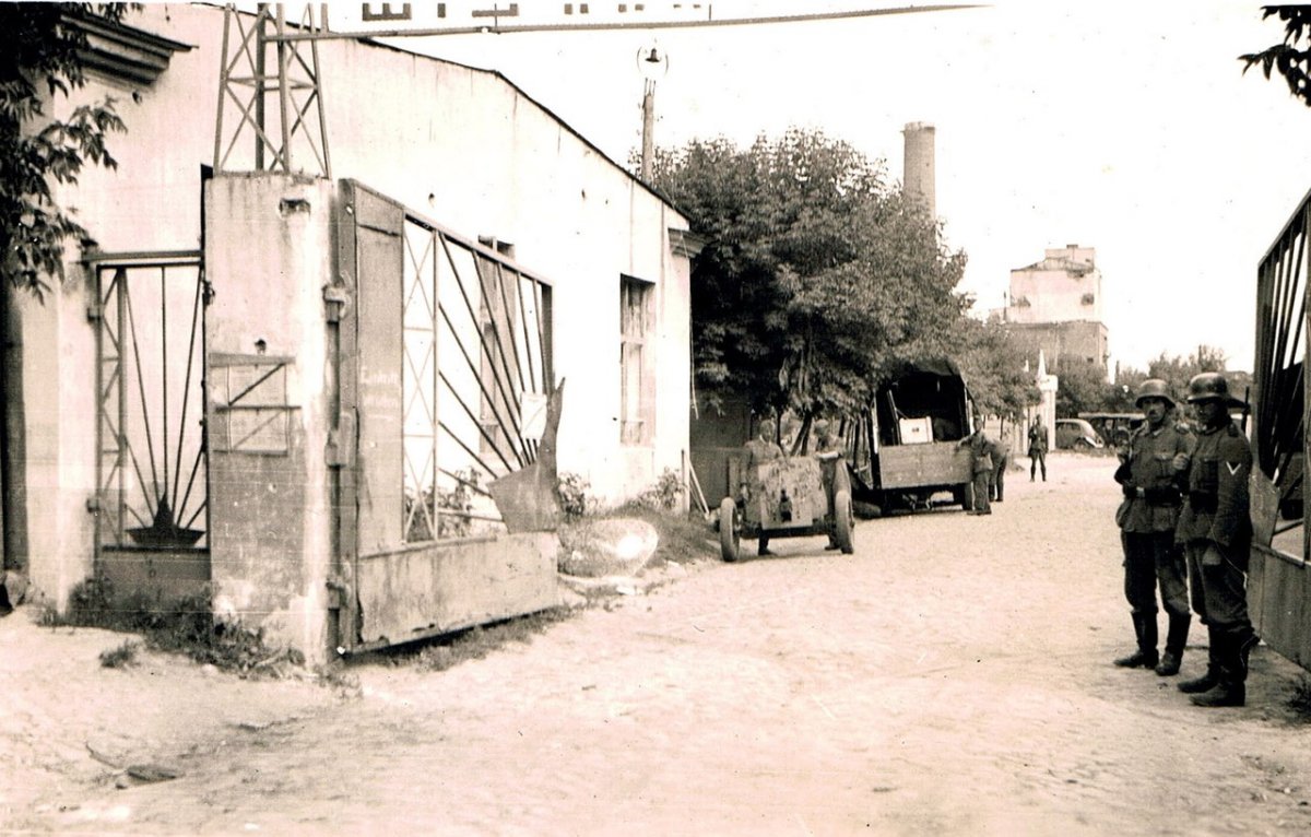 Брама фабрыкі штучнага валакна, 29.07.1941г.1.jpg