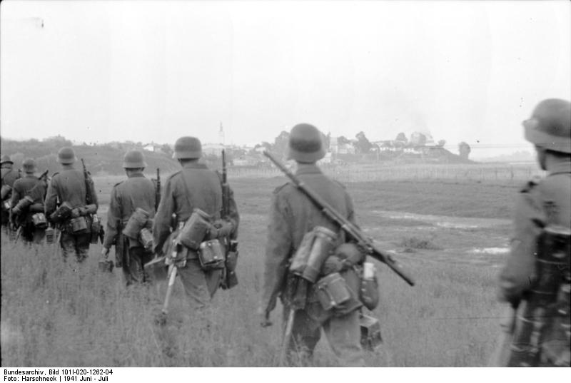 Bundesarchiv_Bild_101I-020-1262-04,_Russland-Süd,_deutsche_Soldaten_in_Schützenlinie.jpg