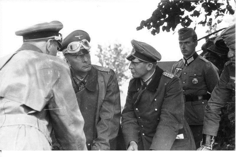 Bundesarchiv_Bild_101I-209-0076-02,_Russland,_Georg-Hans_Reinhardt,_Walter_Krüger.jpg