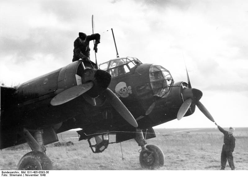 Bundesarchiv_Bild_101I-405-0593-36_252C_Flugzeug_Junkers_Ju_88.jpg