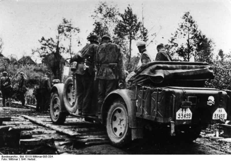 Bundesarchiv_Bild_101III-Wittmar-005-33A_252C_Russland-Nord_252C_Vormarsch.jpg