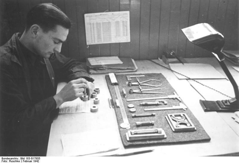 Bundesarchiv_Bild_183-B17855_252C_Belgien_252C_Vorbereitung_auf_Arbeit_in_Deutschland.jpg