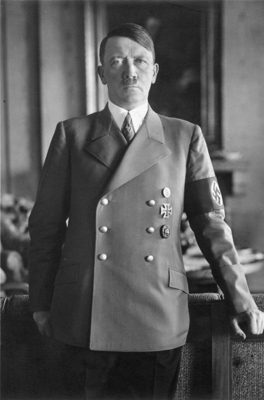 Bundesarchiv_Bild_183-H1216-0500-002,_Adolf_Hitler (1).jpg