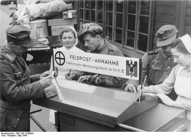 Bundesarchiv_Bild_183-J10080A__Cottbus__Fahrbare_Feldpostannahme.jpg